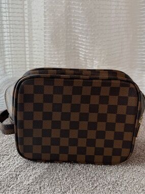 Daisy Rose Elegant Checkered Brown
Cosmetic Bag, Toiletry Travel Bag